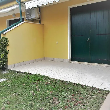 Villaggio Dei Fiori Extra Luxury 4 Stars - Great Family - Petz Friendly - With Hypermarket - Delivery Restaurant-pizzeria - Breakfast With Supplement - Ultra Fast Wi-fi - Parking Adjacent To The - With Mechanical Wor 4* Caorle
