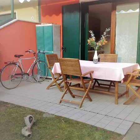 Villaggio Dei Fiori Extra Luxury 4 Stars - Great Family - Petz Friendly - With Hypermarket - Delivery Restaurant-pizzeria - Breakfast With Supplement - Ultra Fast Wi-fi - Parking Adjacent To The - With Mechanical Wor Aparthotel