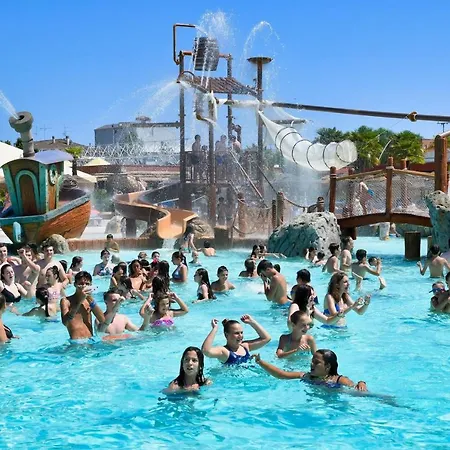Villaggio Dei Fiori Extra Luxury 4 Stars - Great Family - Petz Friendly - With Hypermarket - Delivery Restaurant-pizzeria - Breakfast With Supplement - Ultra Fast Wi-fi - Parking Adjacent To The - With Mechanical Wor 4* Caorle