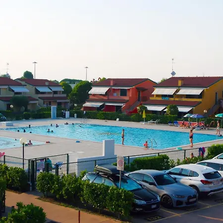 Aparthotel Villaggio Dei Fiori Extra Luxury 4 Stars - Great Family - Petz Friendly - With Hypermarket - Delivery Restaurant-pizzeria - Breakfast With Supplement - Ultra Fast Wi-fi - Parking Adjacent To The - With Mechanical Wor