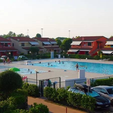 Aqua Marina Family Village 4 S - Daily Tidying - Cocktailsbar- Pet Friendly - With Hypermarket - Delivery Restaurant-pizzeria - Breakfast With Supplement - Ultra Fast Wi-fi - Play Area For Children - Olympic Swimming Pool - Pa 4*