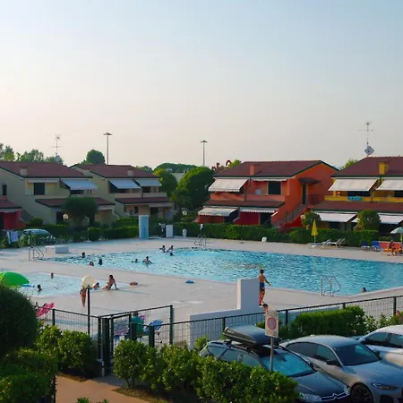 Villaggio Dei Fiori Extra Luxury 4 Stars - Great Family - Petz Friendly - With Hypermarket - Delivery Restaurant-pizzeria - Breakfast With Supplement - Ultra Fast Wi-fi - Parking Adjacent To The - With Mechanical Wor Aparthotel 4*