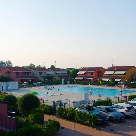 Villaggio Dei Fiori Extra Luxury 4 Stars - Great Family - Petz Friendly - With Hypermarket - Delivery Restaurant-pizzeria - Breakfast With Supplement - Ultra Fast Wi-fi - Parking Adjacent To The - With Mechanical Wor 4*