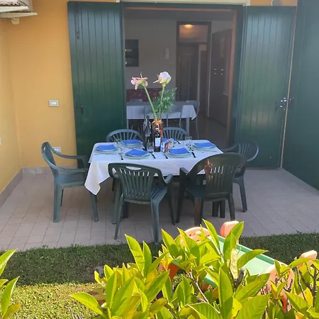 Villaggio Dei Fiori Extra Luxury 4 Stars - Great Family - Petz Friendly - With Hypermarket - Delivery Restaurant-pizzeria - Breakfast With Supplement - Ultra Fast Wi-fi - Parking Adjacent To The - With Mechanical Wor 4*
